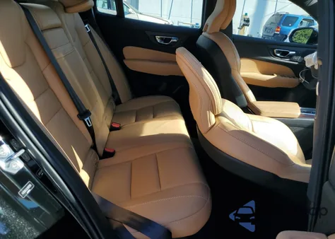 2020 Volvo V60 T5 Inscription z USA, uszkodzony, nr VIN YV1102EL2L2397300